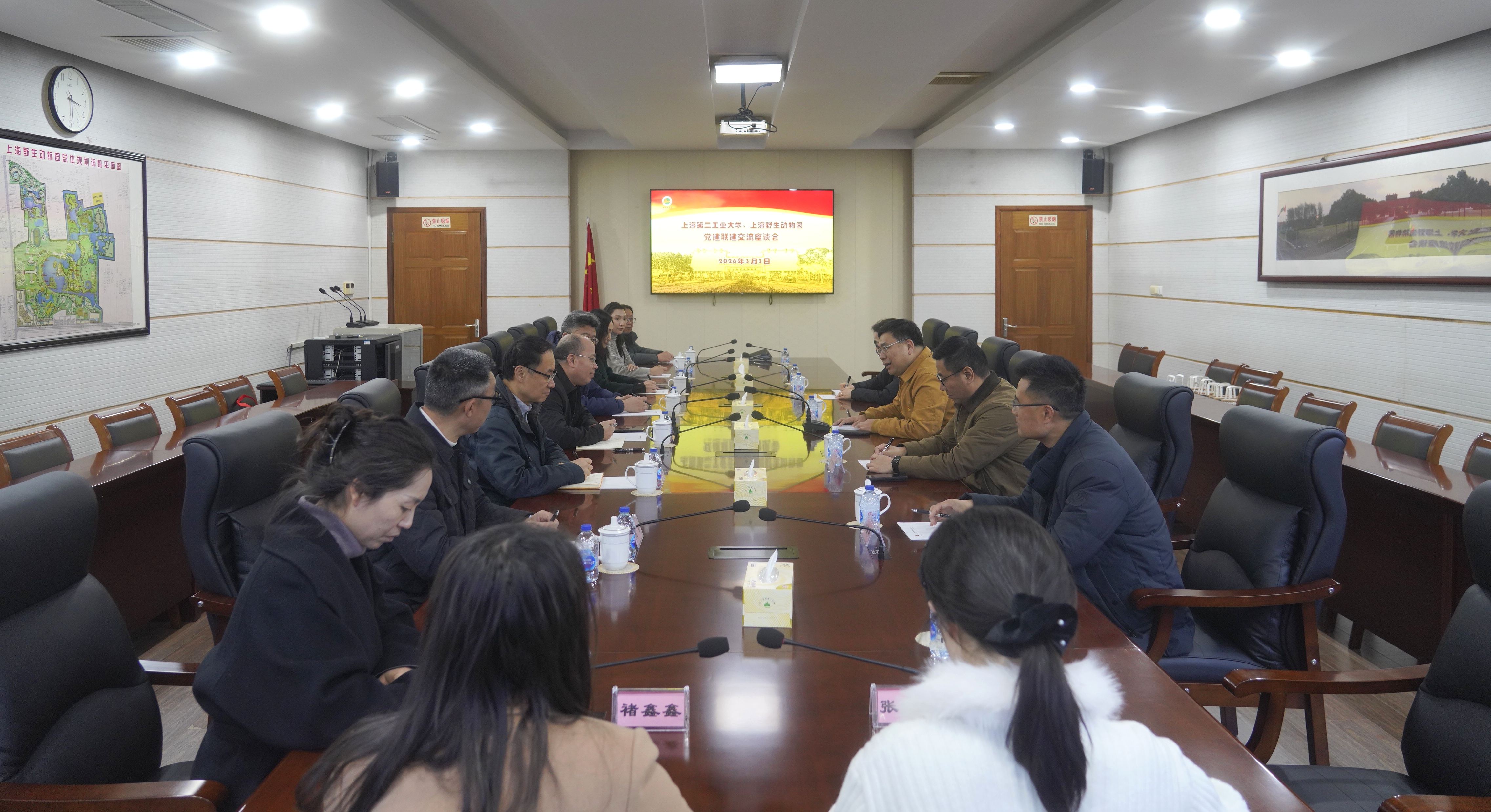 60a72d5f746a3a9eba93893f826237d5